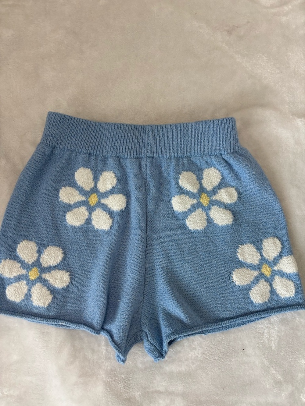 Moon and Madison Blue Daisy Knit Women's Shorts